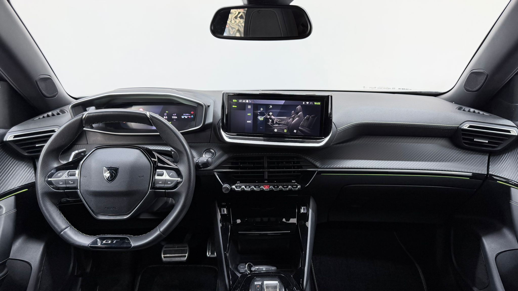 PEUGEOT 2008 8